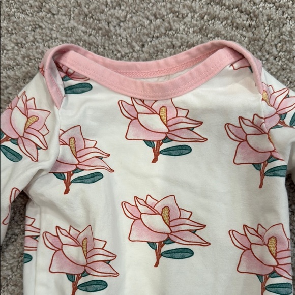 Monica and Andy baby girl set onesie 0-3 mo Magnolia Floral Baby Outfit with Hat - Picture 5 of 9